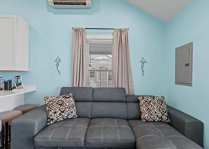 Parrot Bay 25 Pet Friendly