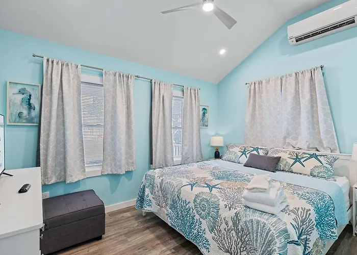 Parrot Bay 25 Pet Friendly Holiday home *